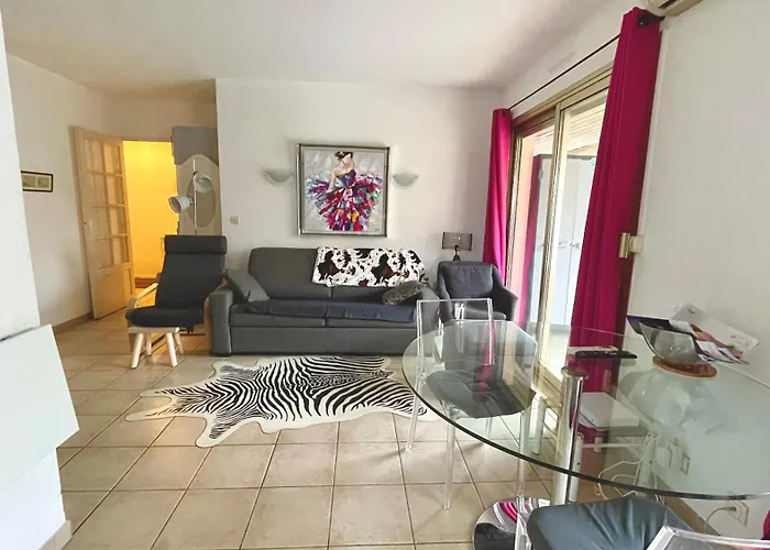 2 Center * Cannes