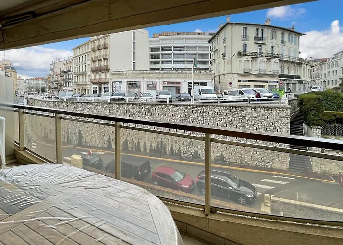 2 Center * Cannes